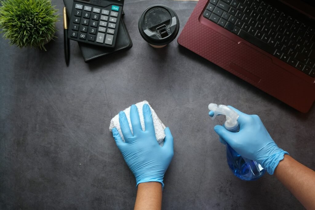 Cleaning a surface with spray and cloth